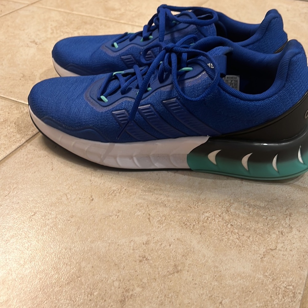Adidas shoes - Picture 2 of 4